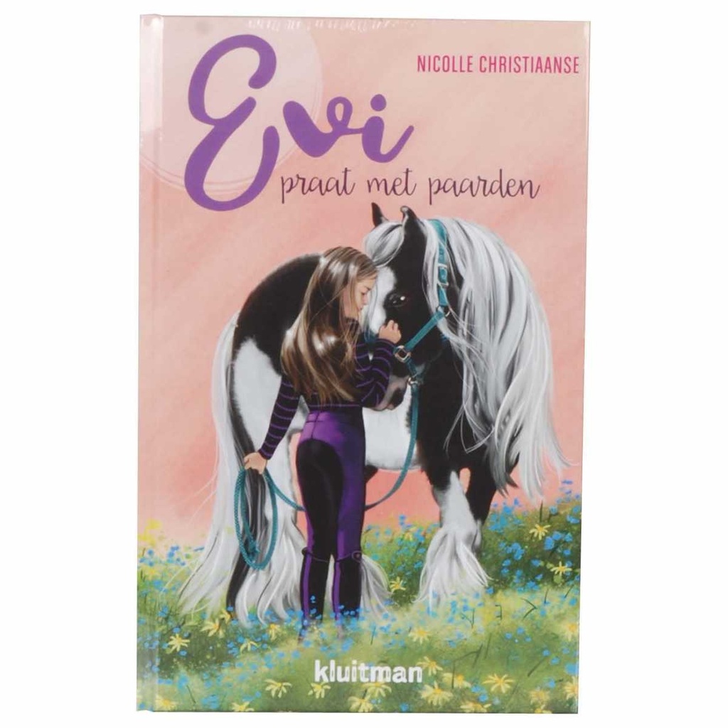 Evi praat met paarden